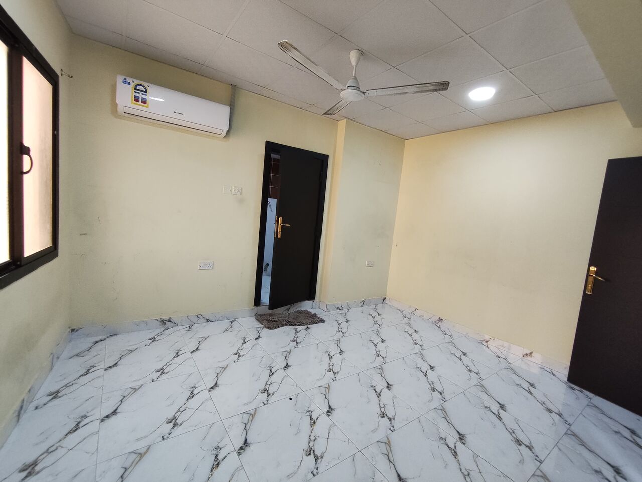 Zinj, Apartments, Flats, Houses & Villas, BHD 130/year,  1 BR,  Zinj:- Studio Flat On Rent With Unlimited Ewa & Split Ac.