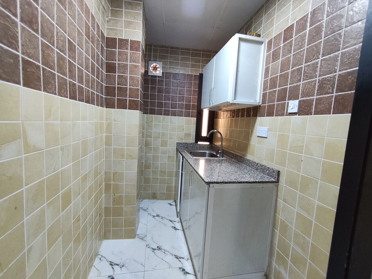 Zinj, Apartments, Flats, Houses & Villas, BHD 130/year,  1 BR,  Zinj:- Studio Flat On Rent With Unlimited Ewa & Split Ac.