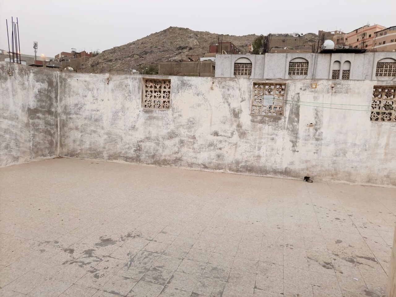 Jeddah, Rooms for Rent, SAR 600/month,  Furnished,  One Separate Single Room With AC, Fan, Bed, Cupboard. Electricity Is Not Inlcuded