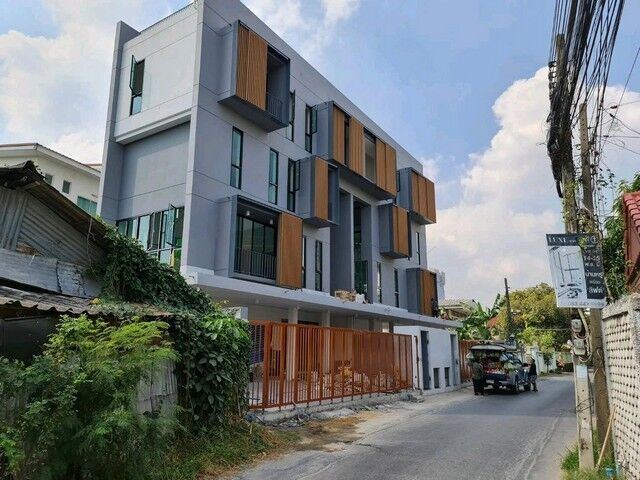 Bangkok, Villas, THB 70000,  50 Sq. Feet,  Home Office For Rent, 3.5 Floors, Ratchada, Lat Phrao, Lat Phrao, Wang Hin, Chok Chai 4