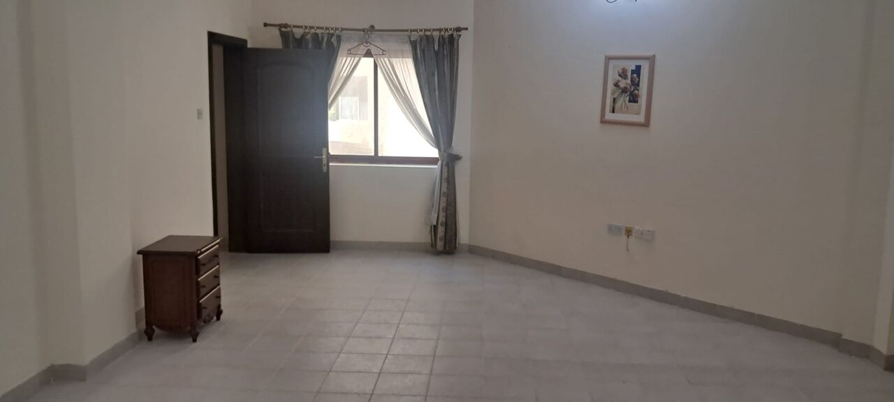 Juffair, Apartments, Flats, Houses & Villas, BHD 300/year,  2 BR,  Semi Furnished 2 Bedrooms Apartment