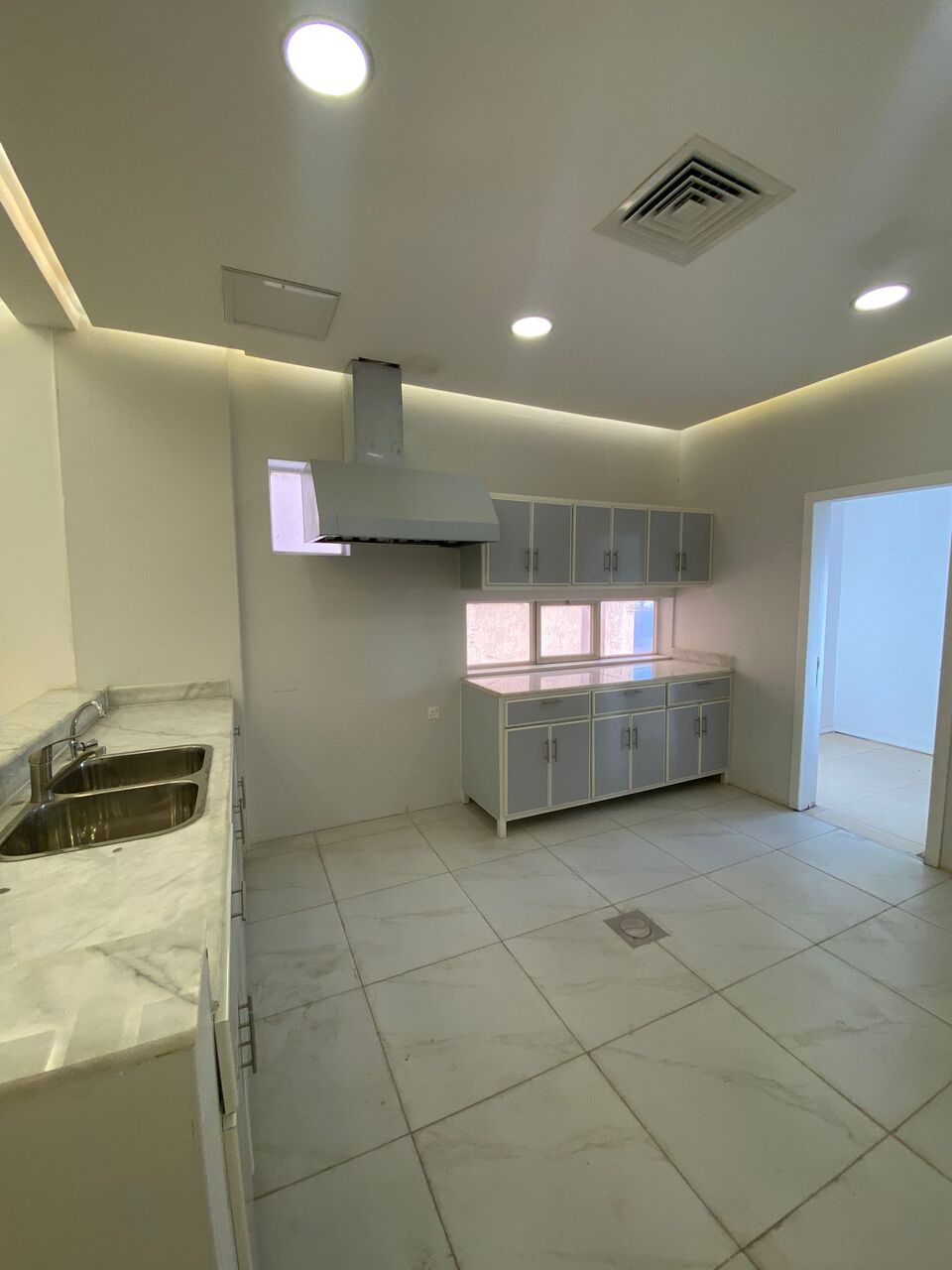 Kuwait City, Apartments, Flats, Houses & Villas, KWD 500/month,  3 BR,  Apartment For Rent In Al-Aqila, Three Master Bedrooms.