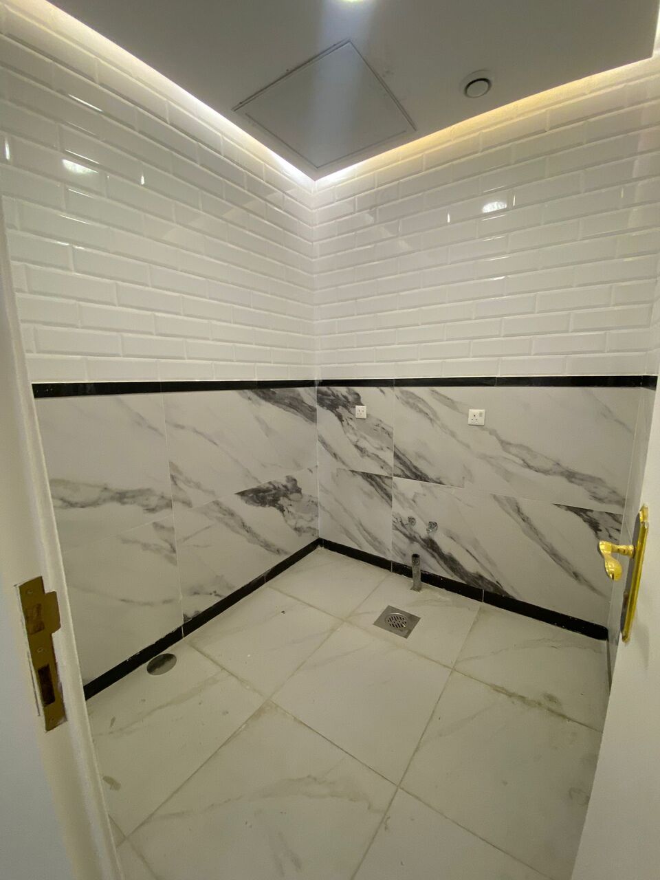 Kuwait City, Apartments, Flats, Houses & Villas, KWD 500/month,  3 BR,  Apartment For Rent In Al-Aqila, Three Master Bedrooms.