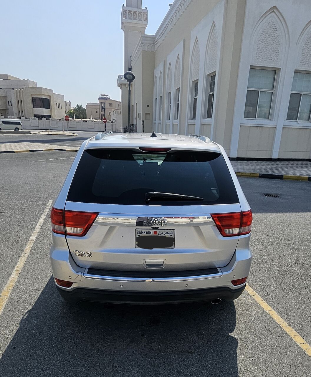Hidd, Vehicles, Cars & Trucks , BHD 3400,  Jeep Grand Cherokee,  2012,  Automatic,  220008 KM,  GRAND CHEROKEE JEEP MODEL  ODO: 220,000 KLM USE LIMITED EDITION  INSURANCE & PASSING T