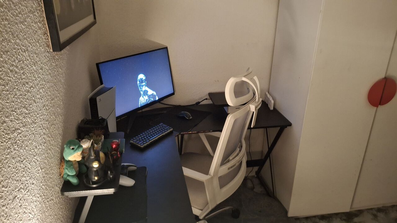 Dammam, Furniture, SAR 200,  Used L-Shaped Computer Desk &ndash; Great Condition | Gaming & Office Corner Desk