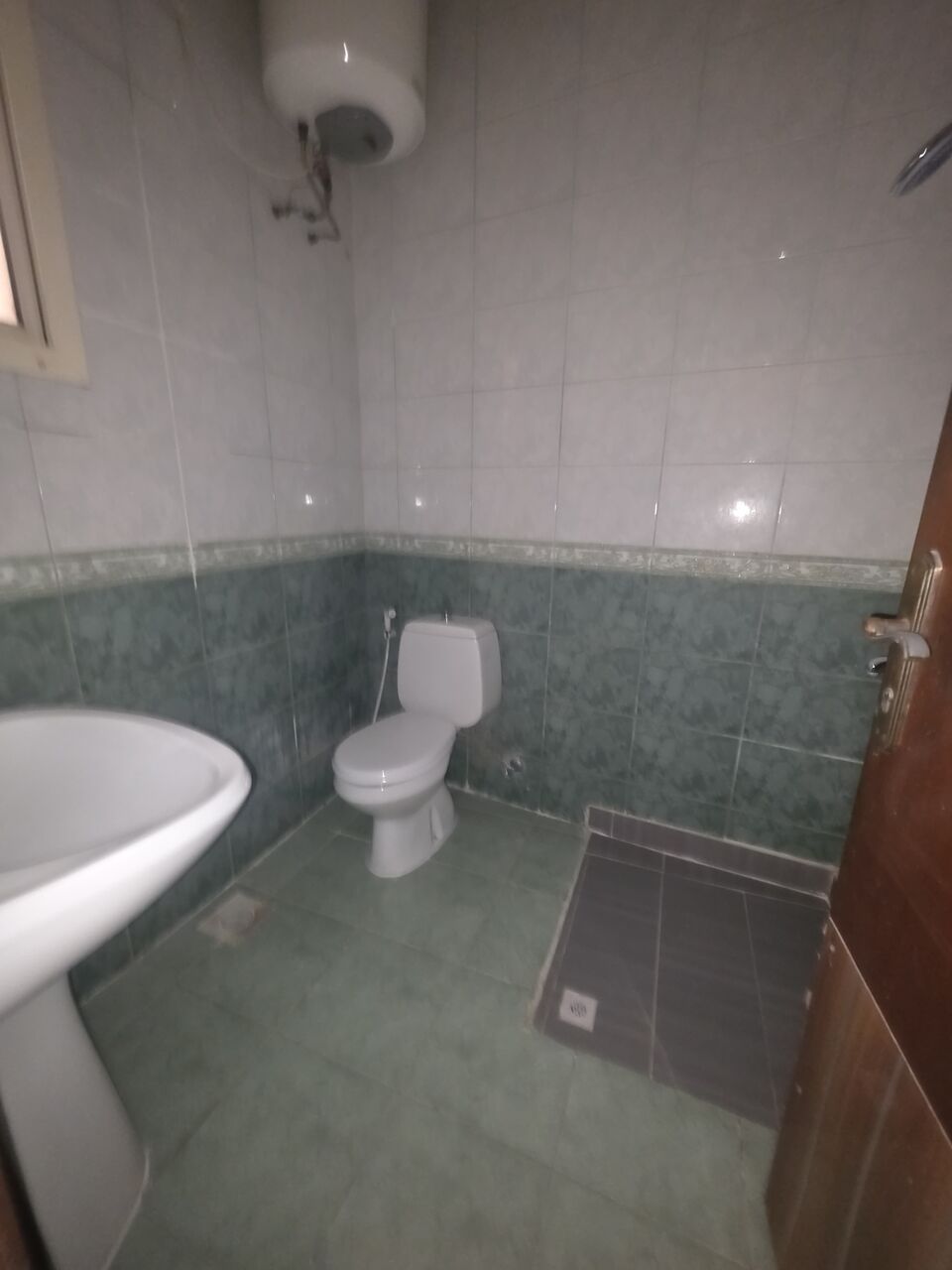 Hoora, Apartments, Flats, Houses & Villas, BHD 150/month,  1 BR,  -Very Neet UN Furnished 1 BHK Flat With Ewa @150/BD In Hoora