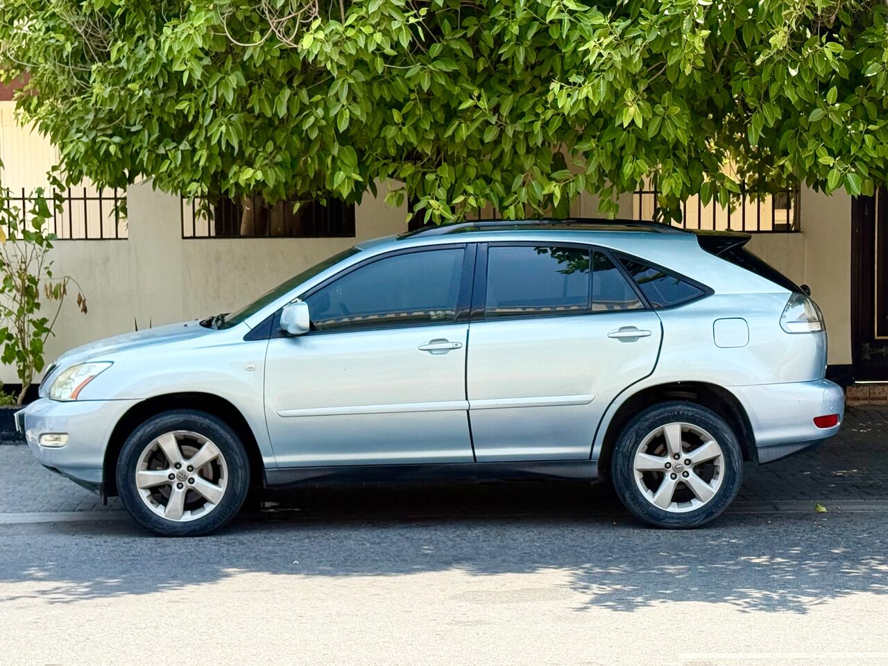 Manama, Vehicles, Cars & Trucks , BHD 2150,  Lexus RX 350,  2005,  Automatic,  240000 KM,  Lexus RX350  Model Full Option Single Owner Used  Well Maintained Excellent Condition