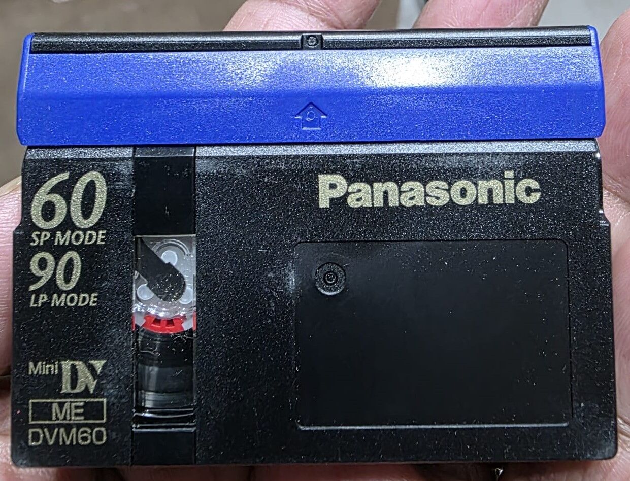 Muharraq, Items Wanted, MiniDV Camcorder (Panasonic / Sony / Canon)