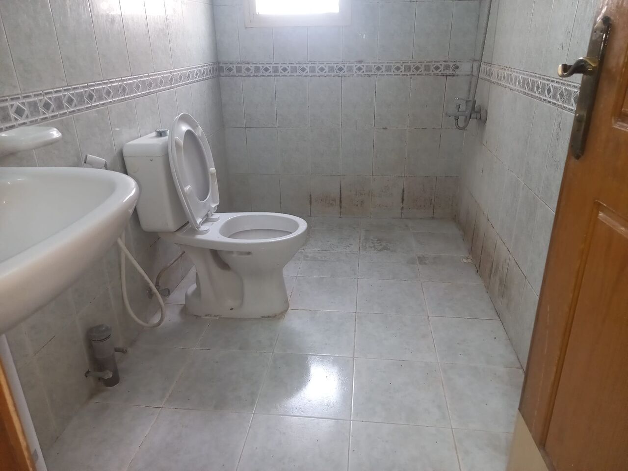 Hoora, Apartments, Flats, Houses & Villas, BHD 300/month,  2 BR,  # 2 BEDROOMS,2 BATHROOMS,HALL,KITCHEN,FULLY FURNISHED WITH EWA -300 #
