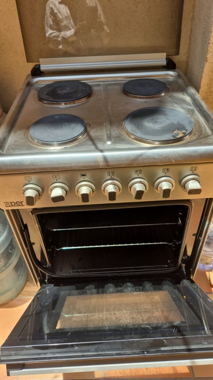 Riyadh, Household Items, SAR 300,  4 Burner Electric Stove With Oven
