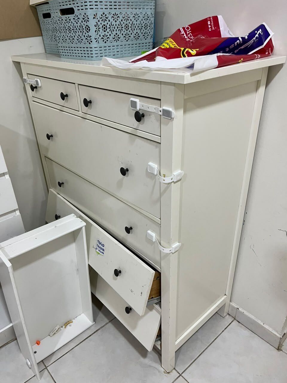 Khobar, Furniture, SAR 100,  White Wooden 5-Drawer Dresser / Chest Of Drawers (Needs Minor Repair)