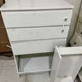 SAR 90,  White 5-Drawer Dresser / Chest Of Drawers (Needs Minor Repair)