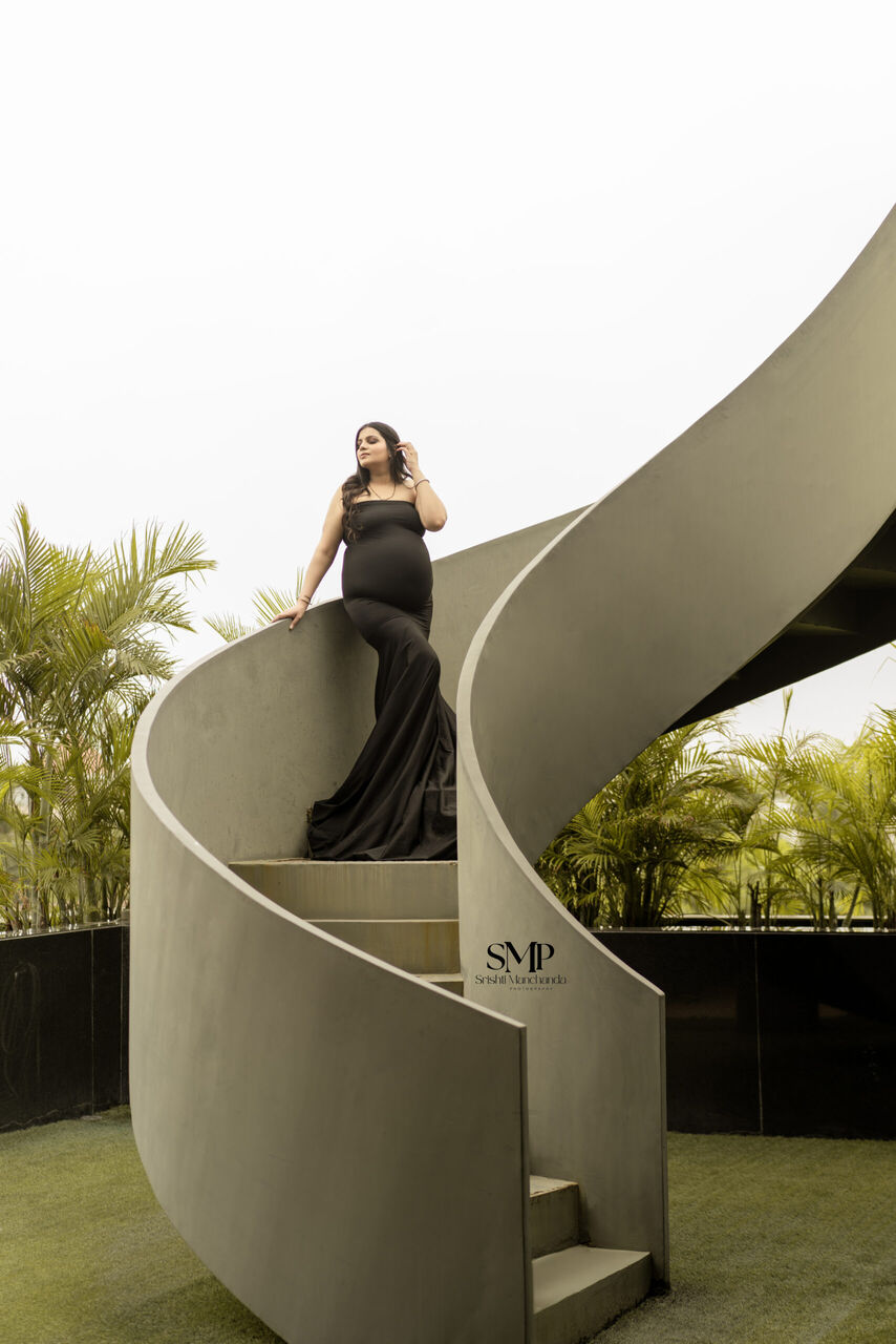 New Delhi, Photography, Beautiful Maternity Photoshoot In Saree Ideas | SMP Srishti Manchanda Photography
