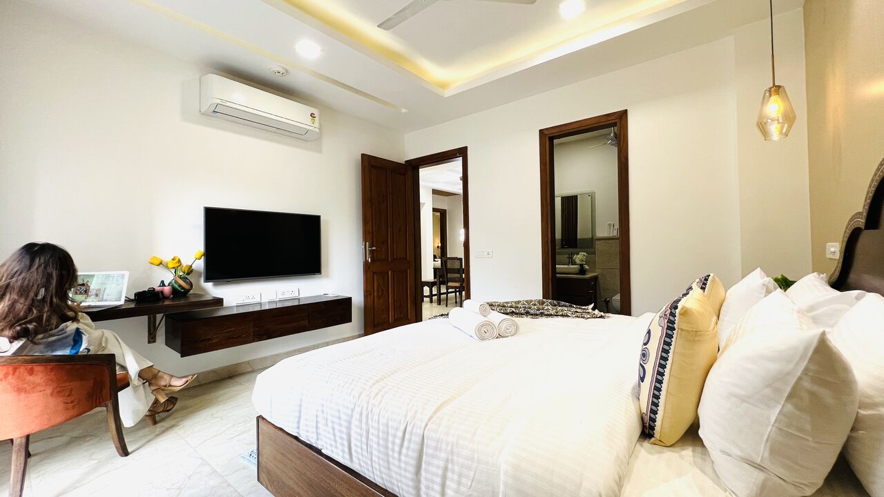 Gurgaon, Apartments, Flats, Houses & Villas, INR 15000/day,  Furnished,  3 BR,  2100 Sq. Feet,  Luxury Three Bedroom Apartment
