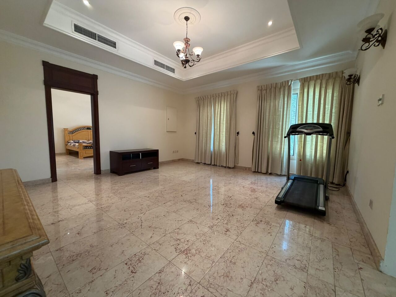 Zinj, Apartments, Flats, Houses & Villas, BHD 1000/month,  3 BR,  Compound Villa For Rent In Salhiya Zinj
