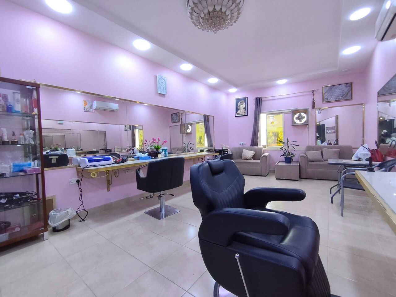 Tubli, Shops, BHD 2000,  ✨ Tubli – Fully Equipped Ladies Salon For Sale 💇‍♀️💅  📍 Prime Location: Tubli