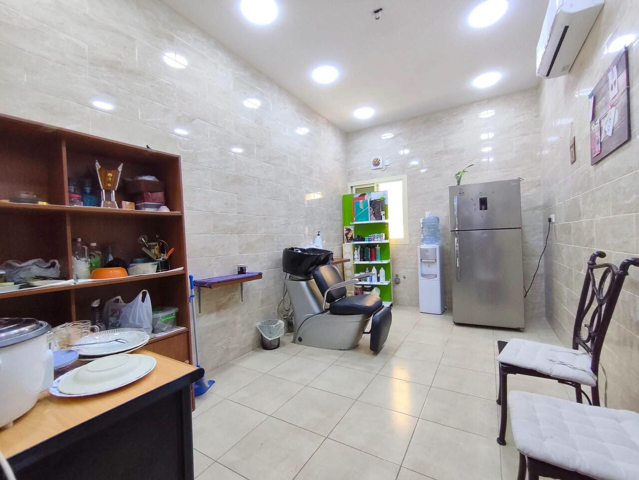 Gudaibiya, Apartments, Flats, Houses & Villas, BHD 350/month,  3 BR,  Gudaibiya:- Rooftop 3BHK Unfurnished Flat On Rent With A/Cs.  Bd 350/- With Unlimited Ewa