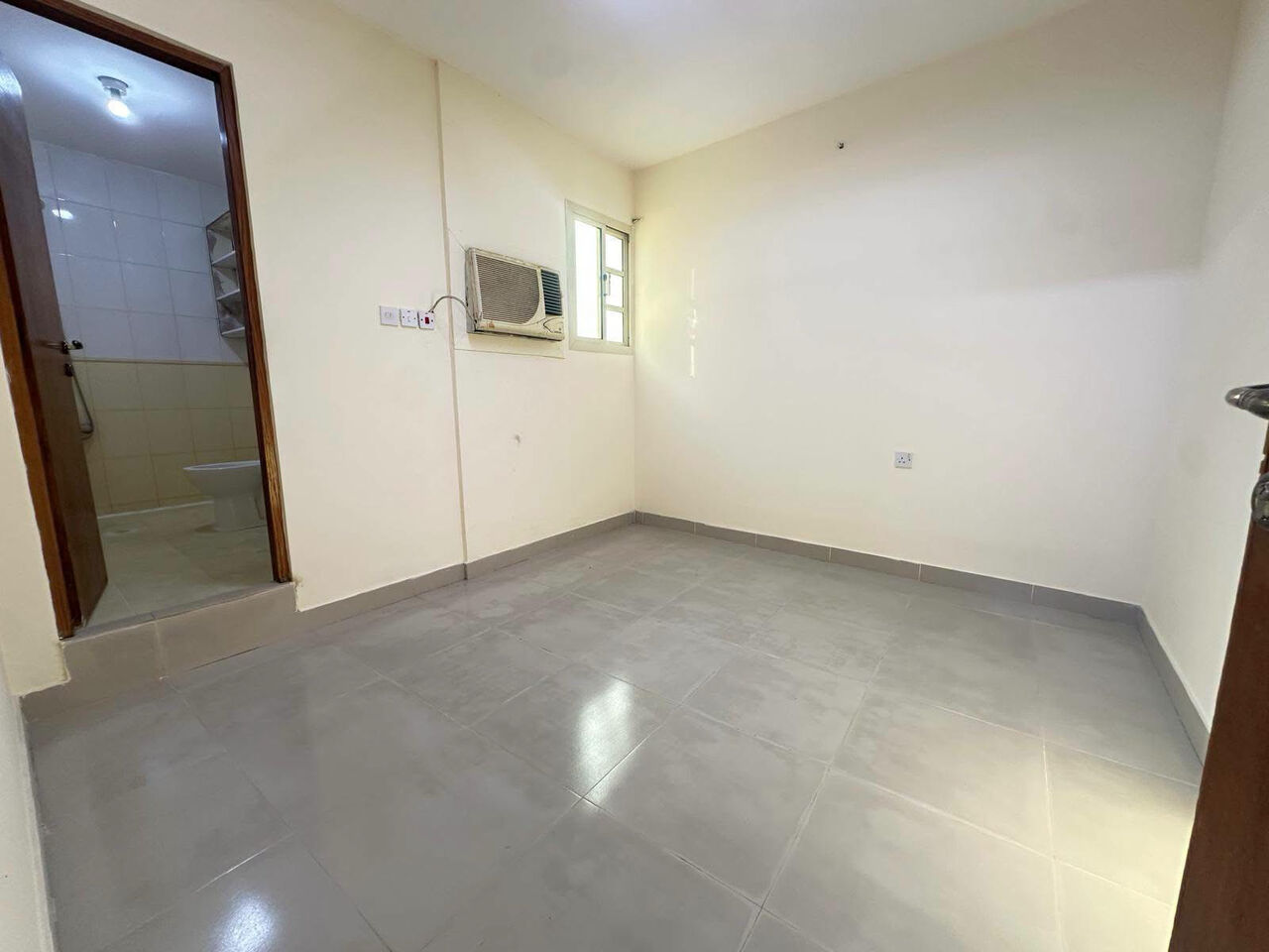 Gudaibiya, Apartments, Flats, Houses & Villas, BHD 350/month,  Furnished,  3 BR,  Gudaibiya:- Rooftop 3BHK Unfurnished Flat On Rent With A/Cs.  Bd 350/- With Unlimited Ewa