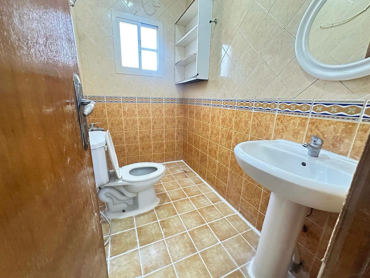 Gudaibiya, Apartments, Flats, Houses & Villas, BHD 350/month,  Furnished,  3 BR,  Gudaibiya:- Rooftop 3BHK Unfurnished Flat On Rent With A/Cs.  Bd 350/- With Unlimited Ewa
