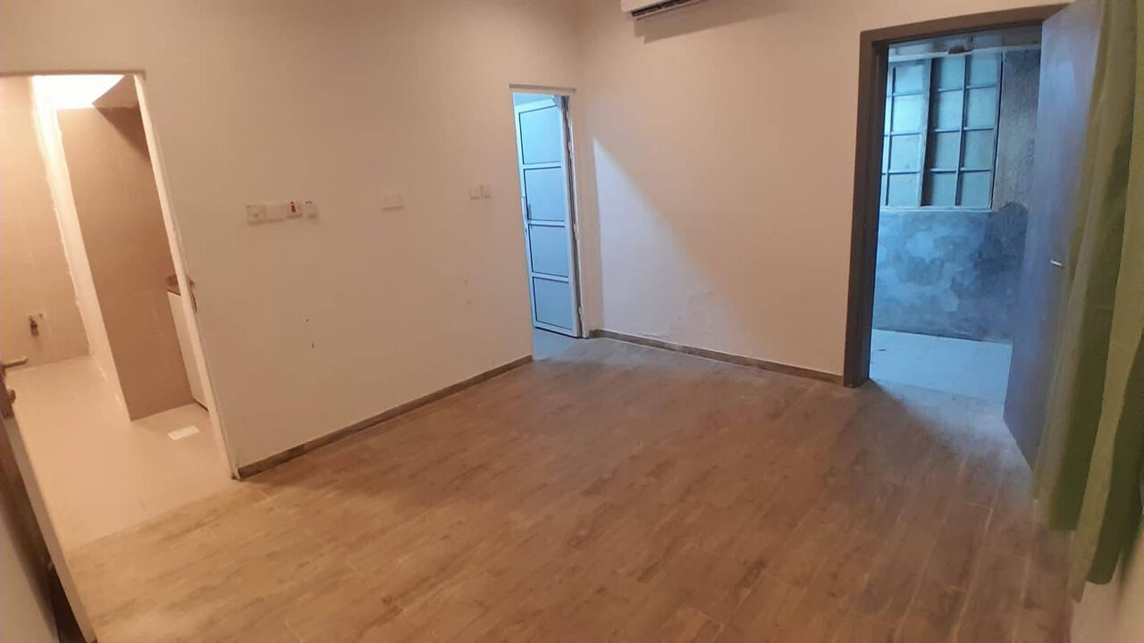 Gudaibiya, Apartments, Flats, Houses & Villas, BHD 160/month,  1 BR,  Gudaibiya:- Close To Awal Nesto.   Studio Unfurnished Flat On Rent With  A/C.  Bd 160/-