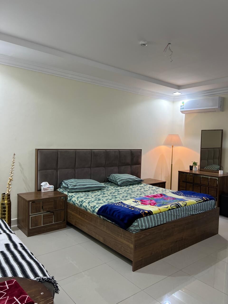 Riyadh, Housing Exchanges, SAR 1150/month,  1 BR,  Furnished Room For Rent &ndash; Professional Bachelor (Pakistani Only)
