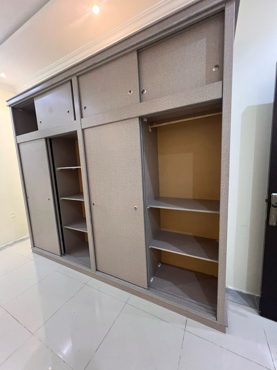 Al Rabwah, Furniture, SAR 850,  Big Wardrobe For Urgent Sale ‼️ 850 Final Offer