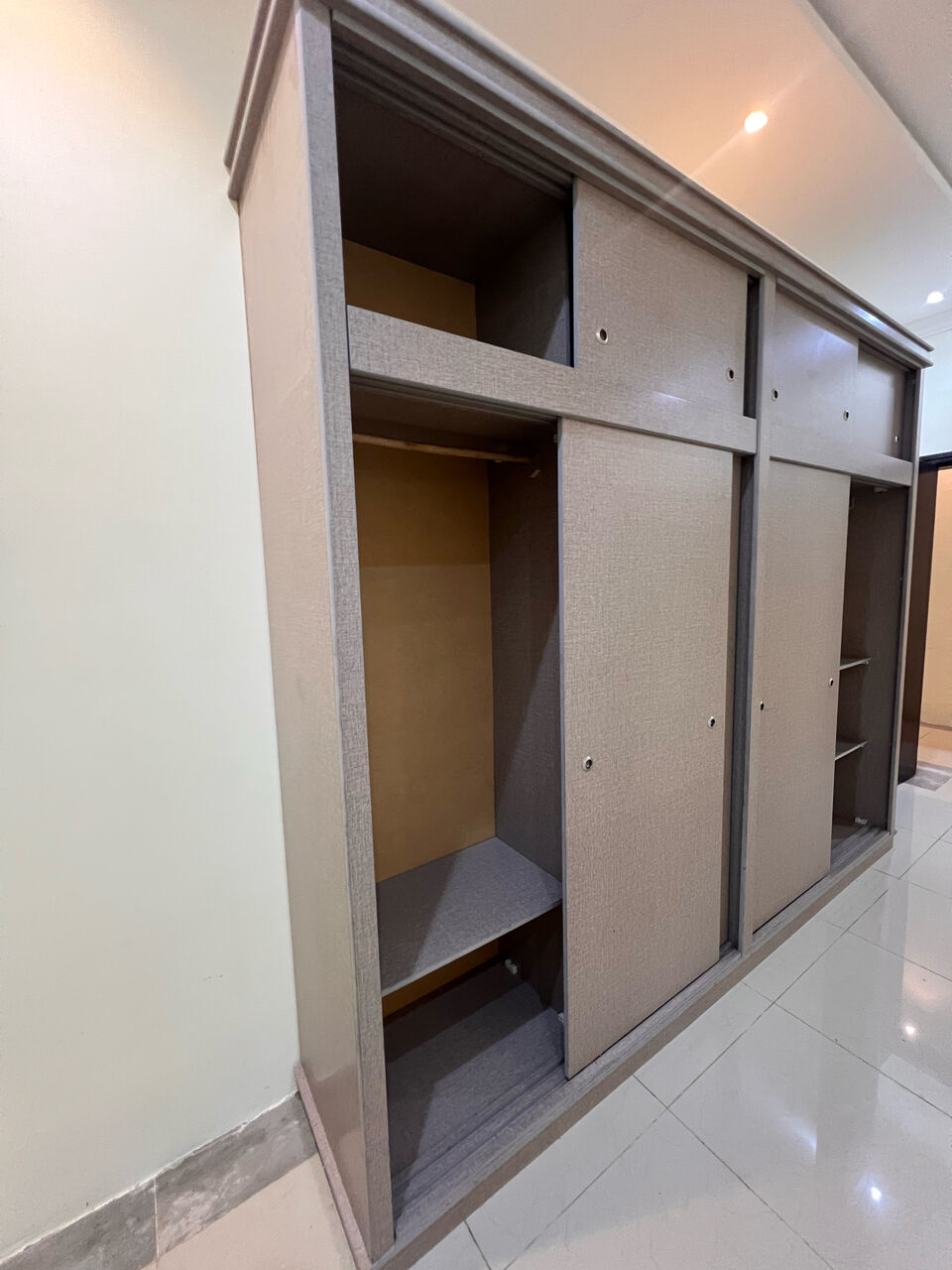 Al Rabwah, Furniture, SAR 850,  Big Wardrobe For Urgent Sale ‼️ 850 Final Offer