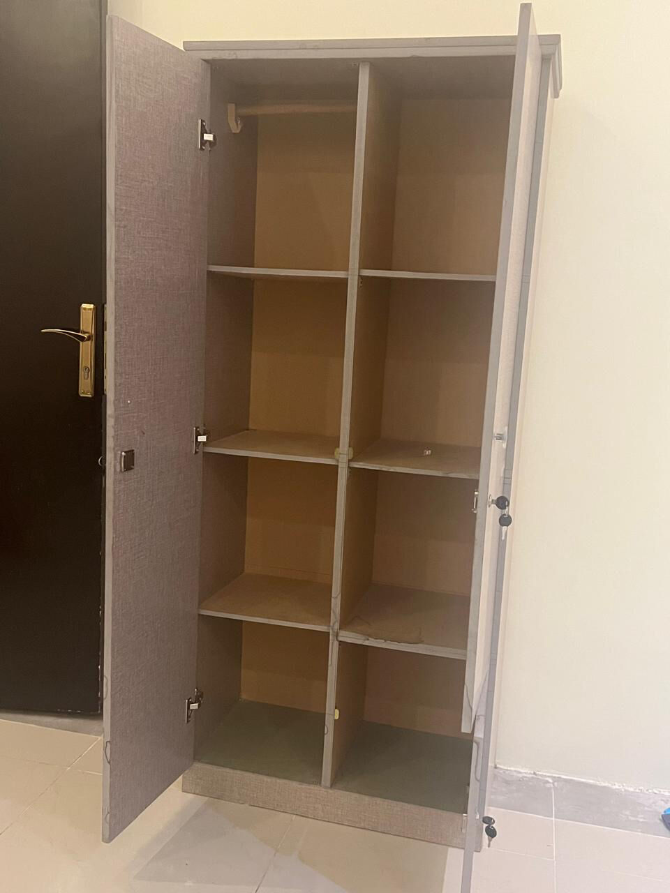 Al Rabwah, Furniture, SAR 850,  Big Wardrobe For Urgent Sale ‼️ 850 Final Offer
