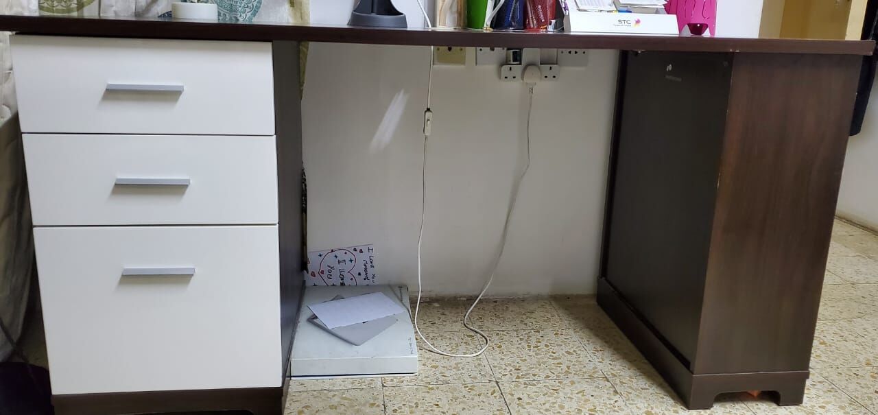 Riyadh, Household Items, SAR 430,  **💼 Home Centre Office Desk – Excellent Condition | Only 430 SAR Throwaway Price**