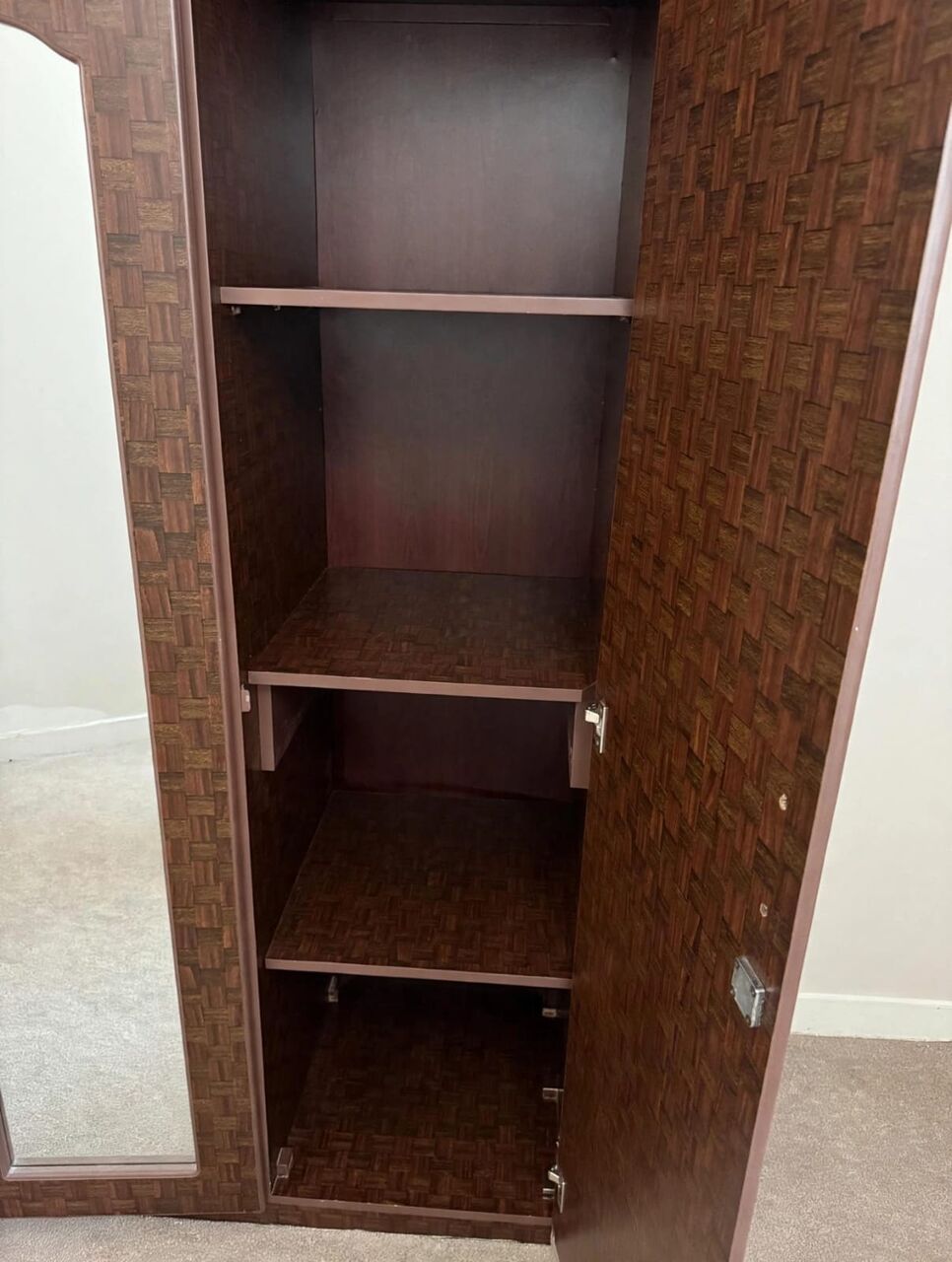 Al Murabba, Household Items, SAR 500,  Household Items (Double Bedset, Wardrobe, Bed-side Tables)