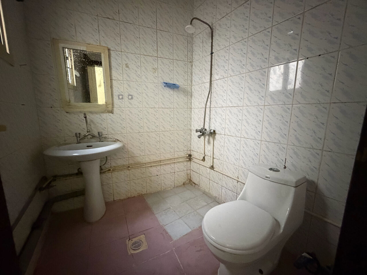 Salmaniya, Apartments, Flats, Houses & Villas, BHD 130/month,  1 BR,  1 Bedroom Flat For Rent Unlimited Ewa