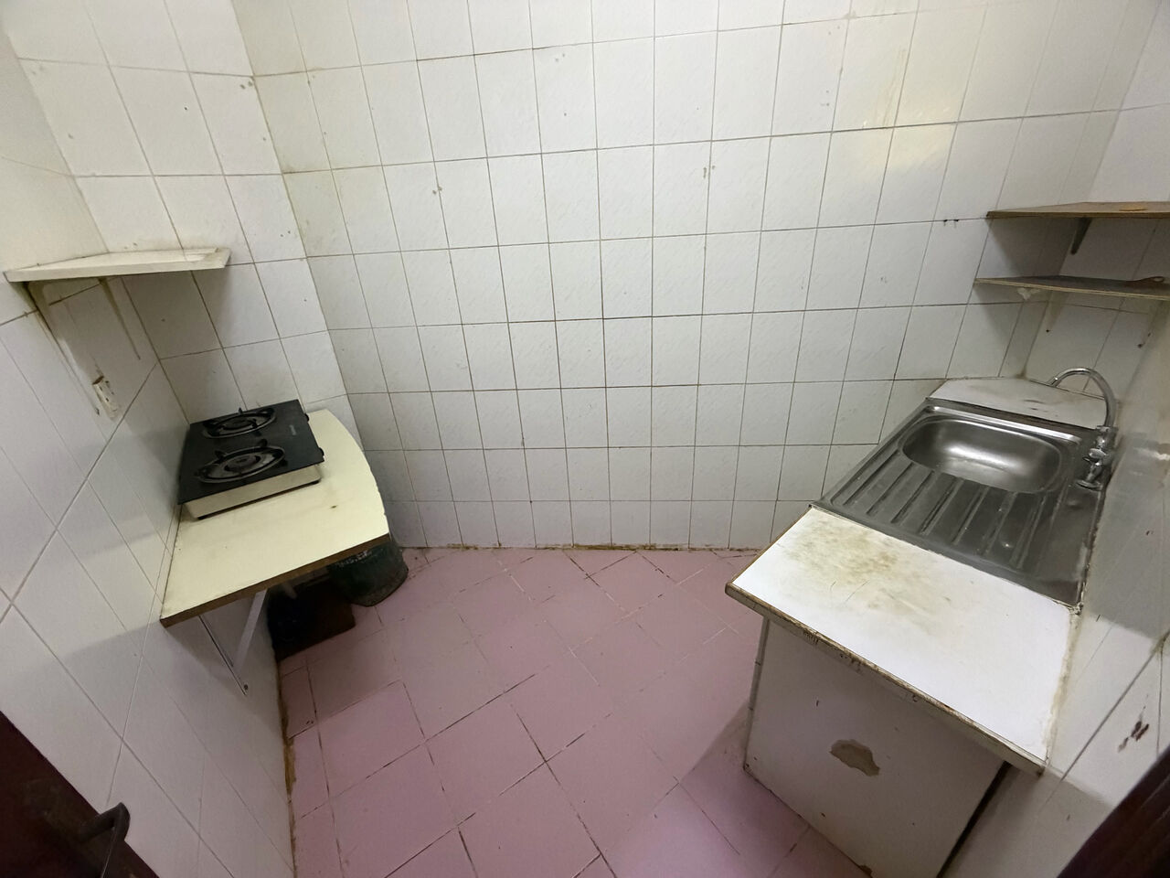 Salmaniya, Apartments, Flats, Houses & Villas, BHD 130/month,  1 BR,  1 Bedroom Flat For Rent Unlimited Ewa