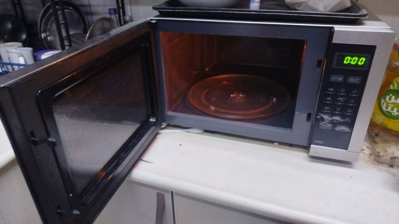 Ras Rumman, Electronics, BHD 20,  Urgently For Sharp Microwave Oven With Grill - 25 BHD