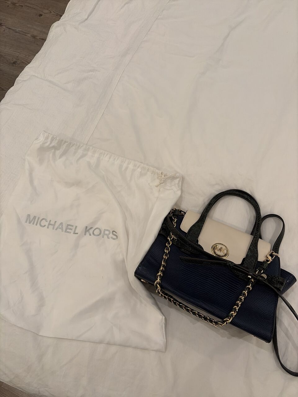 Al Sulaymaniyyah, Purses & Wallets, SAR 500,  Micheal Kors Bag For Sale
