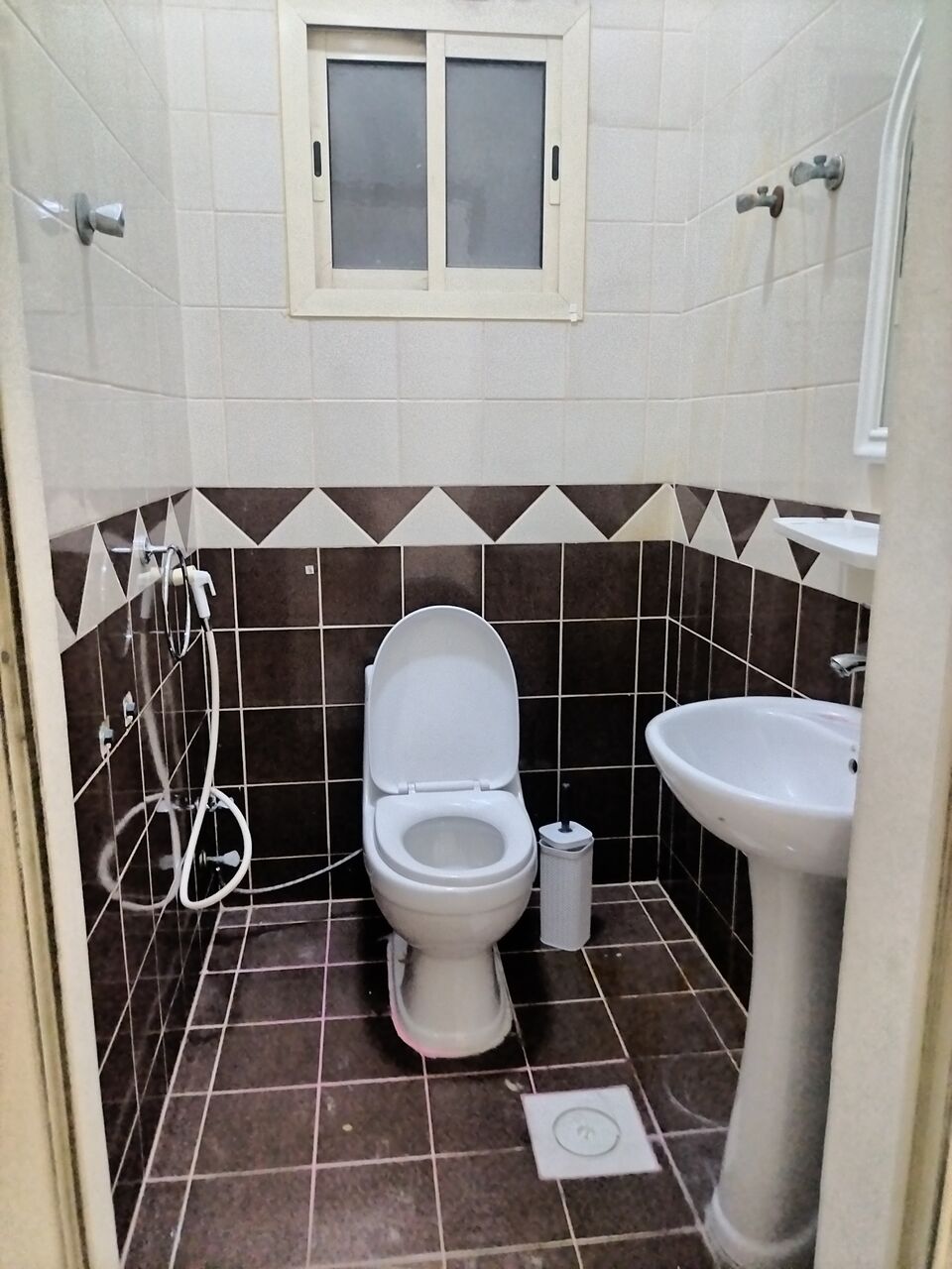 Khobar, Apartments, Flats, Houses & Villas, SAR 17500/year,  2 BR,  Family Apartment For Rent (Two Rooms, Hall, Two Bathrooms, Kitchen)