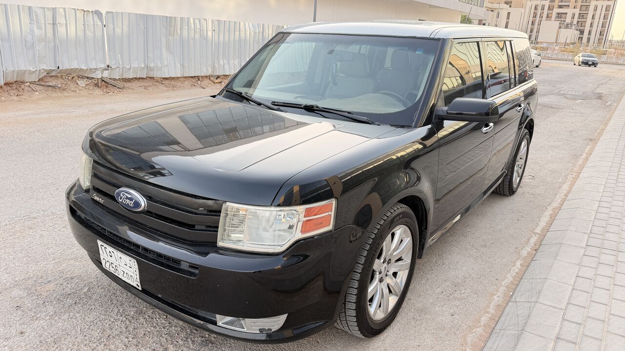 Riyadh, Vehicles, Cars & Trucks , SAR 18000,  Ford Flex,  2012,  Automatic,  300000 KM,    SEL With Sunroof And Heated Seats
