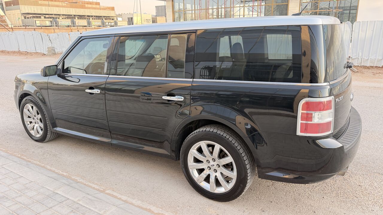 Riyadh, Vehicles, Cars & Trucks , SAR 18000,  Ford Flex,  2012,  Automatic,  300000 KM,    SEL With Sunroof And Heated Seats