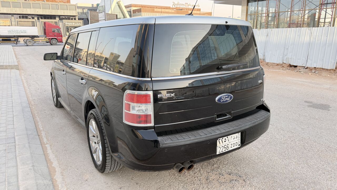 Riyadh, Vehicles, Cars & Trucks , SAR 18000,  Ford Flex,  2012,  Automatic,  300000 KM,    SEL With Sunroof And Heated Seats