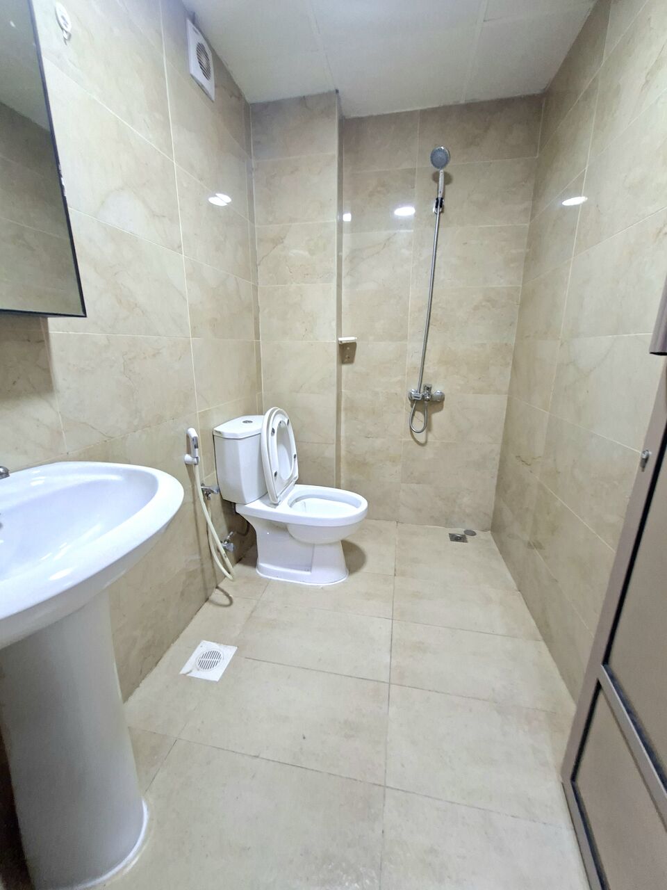 Adliya, Apartments, Flats, Houses & Villas, BHD 200/month,  Furnished,  Studio,  Fully Furnished Studio With Unlimited Ewa In Adliya,WiFi,Neat & Clean Flat @ 35547951