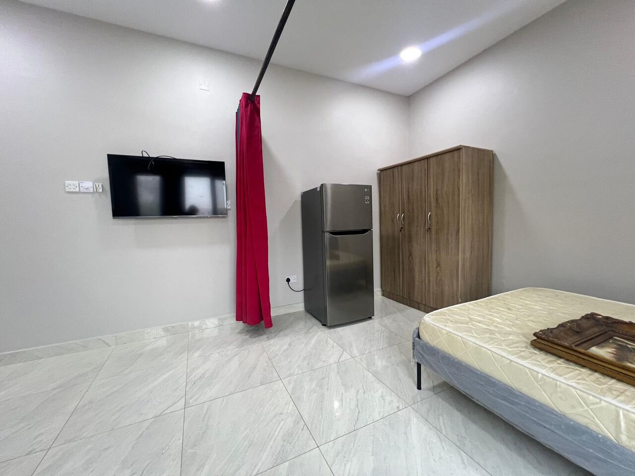 Zinj, Apartments, Flats, Houses & Villas, BHD 165/year,  1 BR,  EXCELLENT FULLYFURNISHED STUDIO WITH  PRIVATE UN ATTACHED BATHROOM | HOUSEKEEPING | INTERN