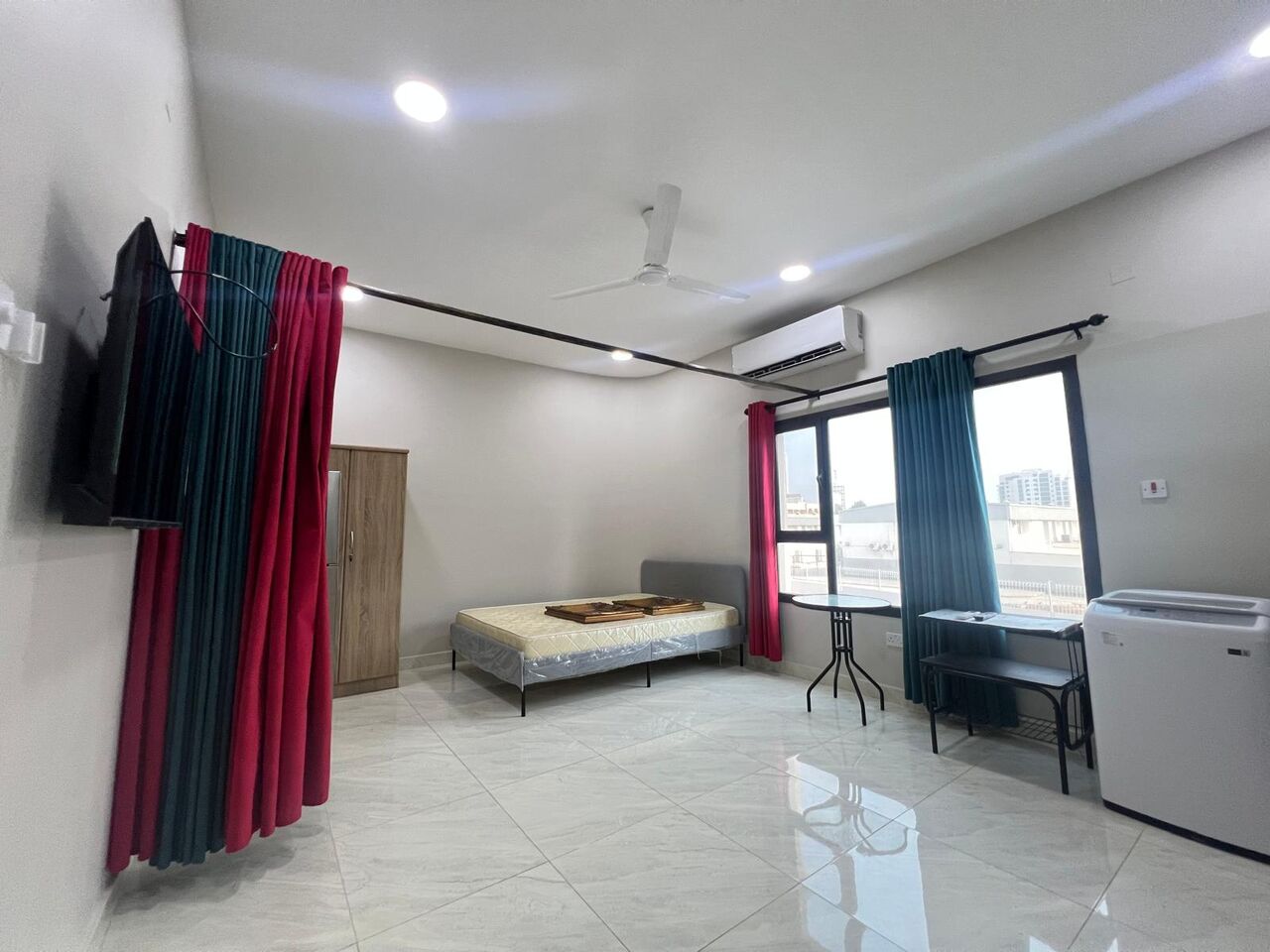 Zinj, Apartments, Flats, Houses & Villas, BHD 165/year,  1 BR,  EXCELLENT FULLYFURNISHED STUDIO WITH  PRIVATE UN ATTACHED BATHROOM | HOUSEKEEPING | INTERN