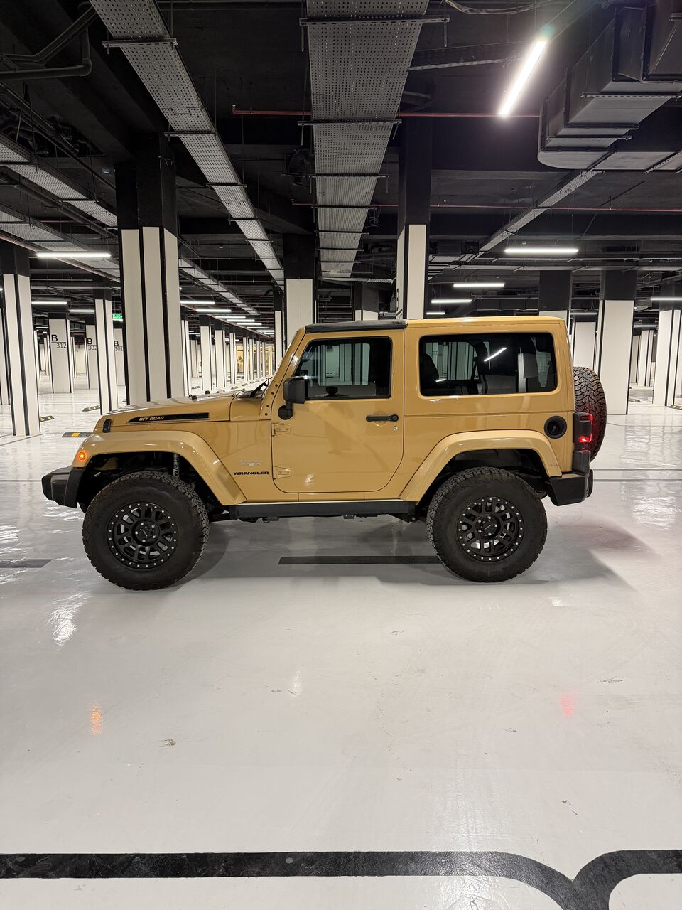 Hara, Vehicles, Cars & Trucks , SAR 50000,  Jeep Wrangler Sahara 4x4,  2014,  Automatic,  208000 KM,