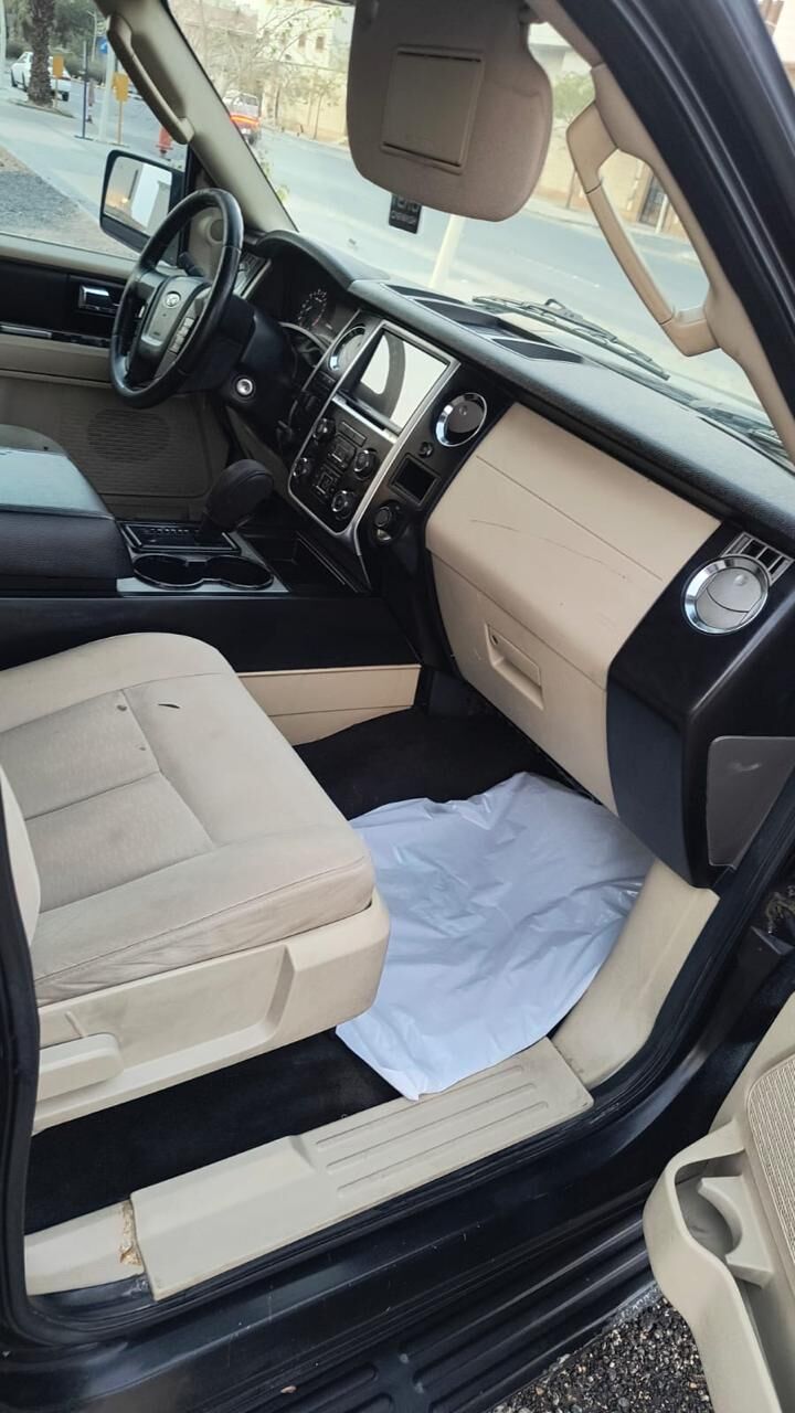 Riyadh, Vehicles, Cars & Trucks , SAR 38500,  Ford Expedition,  2016,  Automatic,  246000 KM,  Exceptional   SWB 4x4 Accident Free  Agency Maintained