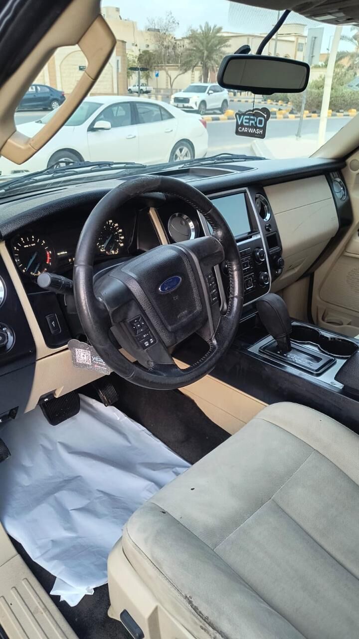 Riyadh, Vehicles, Cars & Trucks , SAR 38500,  Ford Expedition,  2016,  Automatic,  246000 KM,  Exceptional   SWB 4x4 Accident Free  Agency Maintained