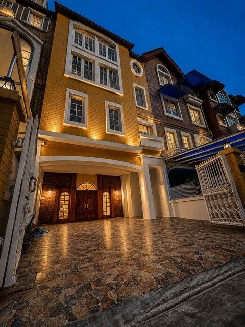 Bangkok, Villas, THB 150000,  41 Sq. Feet,  Luxury House For Rent, 5 Floors, 450 Sq M, 4 Bedrooms, Yen Akat Residence, Near One