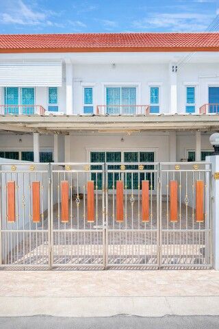 Bangkok, Villas, THB 17998,  23 Sq. Feet,  For Rent: Wachiratham Sathit School 700 M. 45 Sq M. 180 Sq M. MRT Srinakarin 38  Cheapest