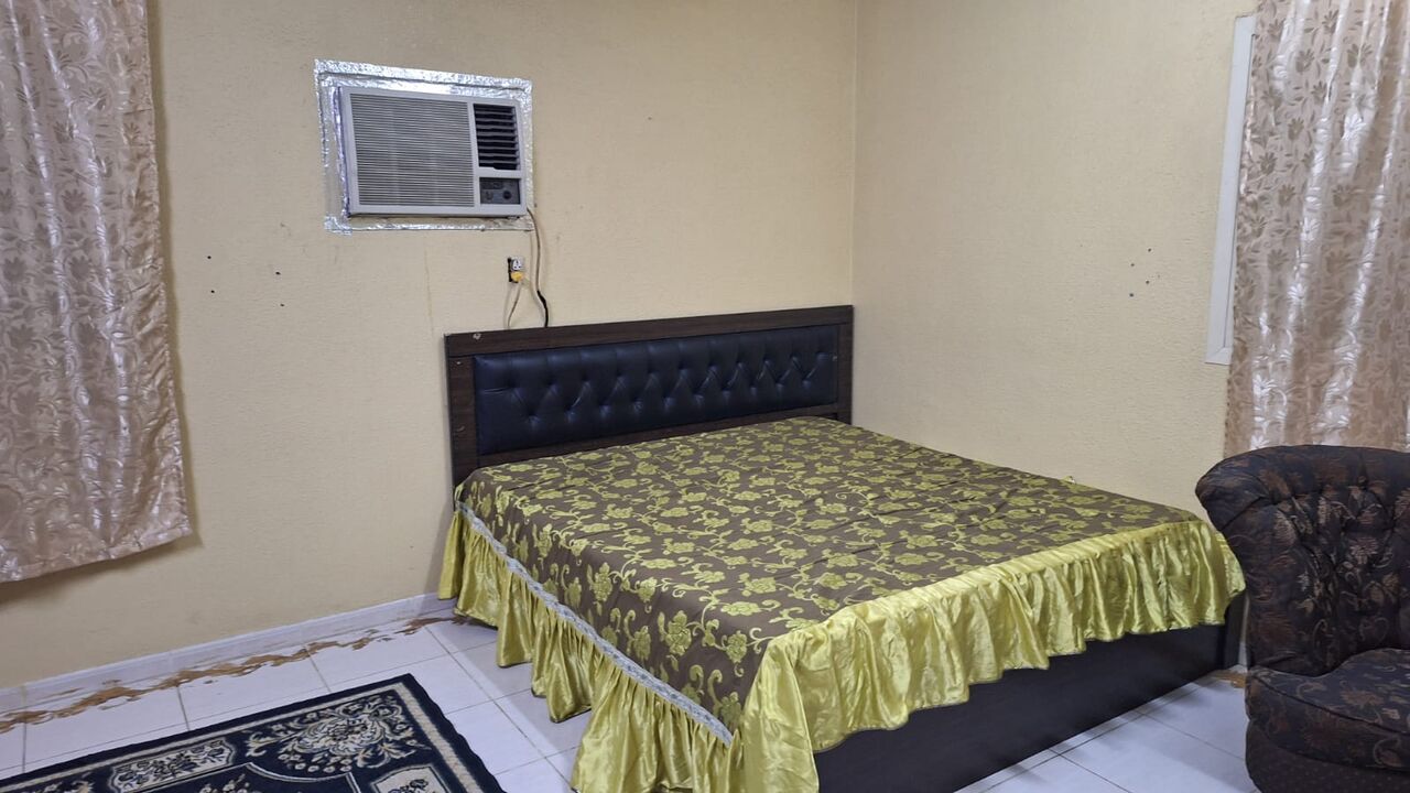 Al Jubail Al Balad, Rooms for Rent, SAR 1300/month,  Furnished,  Subletting A Large Furnished Room With Separate  Entrance ,bath A Kitchen Space