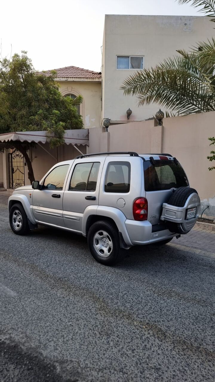 Manama, Vehicles, Cars & Trucks , BHD 750,  Jeep Liberty,  2004,  Automatic,  199 KM,  Jeep For Sale
