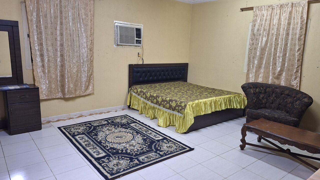 Al Jubail Al Balad, Rooms for Rent, SAR 1300/month,  Furnished,  A Large Furnished  Room Available For Sublet For An Executive Bachelor Or Small Family