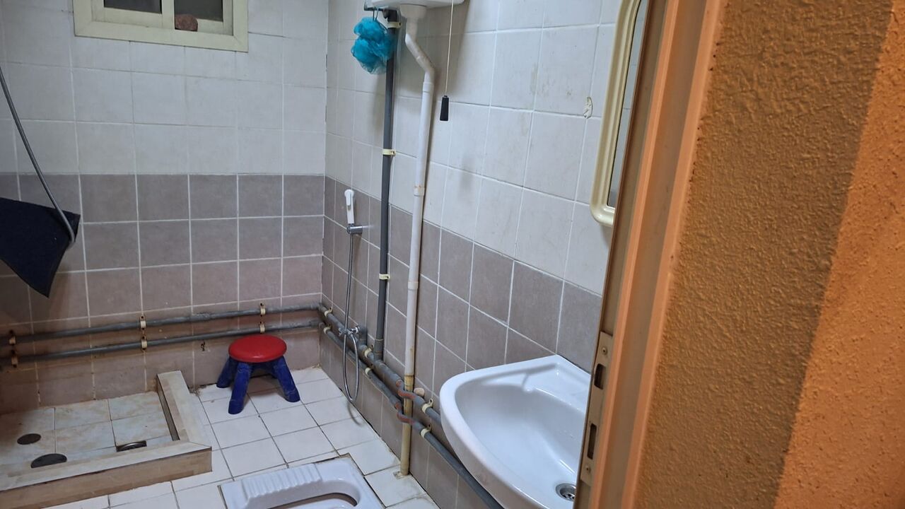 Al Jubail Al Balad, Rooms for Rent, SAR 1300/month,  Furnished,  A Large Furnished  Room Available For Sublet For An Executive Bachelor Or Small Family